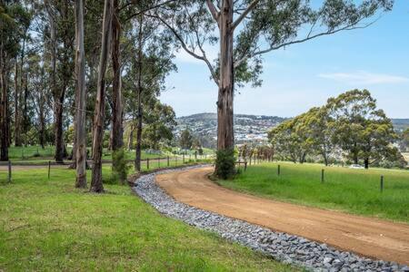 The Rest Retreat Getaway 15 Mins To Cbd 3 Bed *