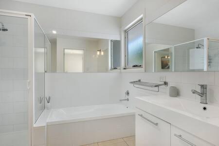 The Rest Retreat Getaway 15 Mins To Cbd 3 Bed