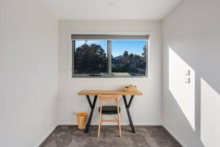 Holiday home Modern Townhouse In The Bay 500m To *