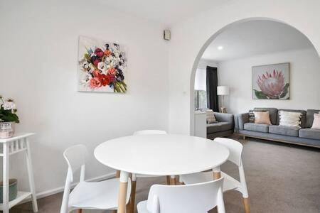 Sandy Bay Cozy Close To Cbd Holiday home