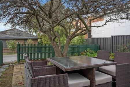 Sandy Bay Cozy Close To Cbd Holiday home