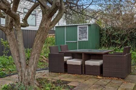 Holiday home Sandy Bay Cozy Close To Cbd *