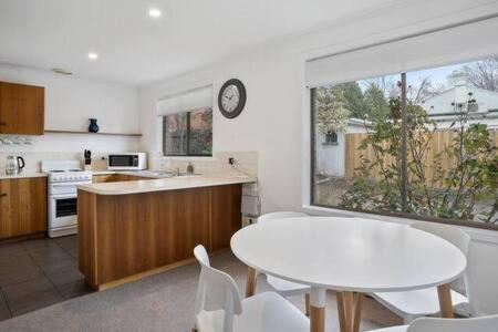 Sandy Bay Cozy Close To Cbd Holiday home *