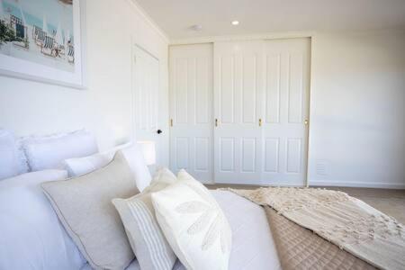 River View House Sleeps 8 10min To Cbd Holiday home
