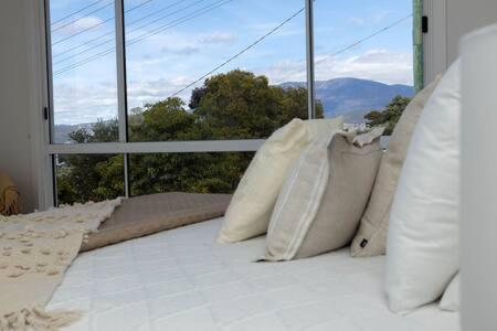 River View House Sleeps 8 10min To Cbd Holiday home Hobart