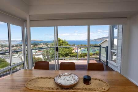 River View House Sleeps 8 10min To Cbd Holiday home *
