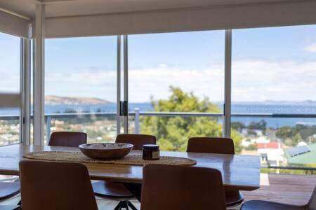 Holiday home River View House Sleeps 8 10min To Cbd Hobart