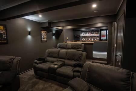 River View House Sleeps 8 10min To Cbd Holiday home