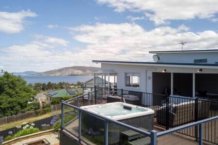 River View House Sleeps 8 10min To Cbd