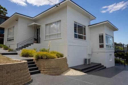 River View House Sleeps 8 10min To Cbd Hobart