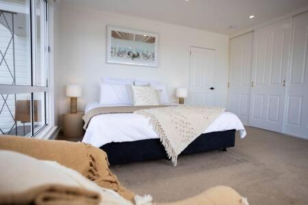 River View House Sleeps 8 10min To Cbd Holiday home *