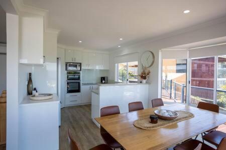 River View House Sleeps 8 10min To Cbd Holiday home
