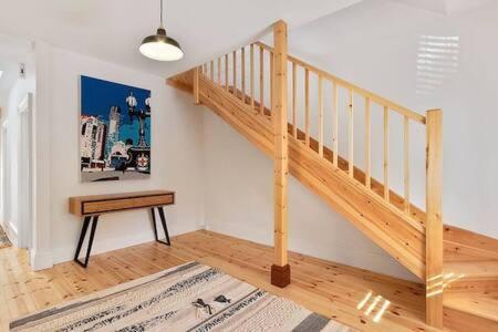 Outstanding Quality Renovation Inner * Hobart