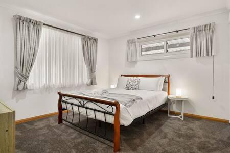Lovely 2 Bed With Views * Hobart