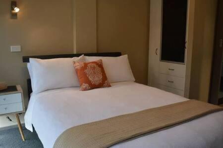 Apartment Modern 1 Bed-walk Casino Riverfront 5 Mins To Cbd