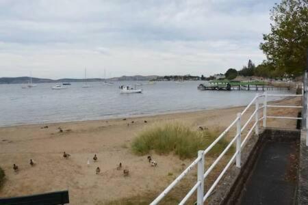 Modern 1 Bed-walk Casino Riverfront 5 Mins To Cbd Apartment *
