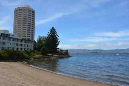 Apartment Modern 1 Bed-walk Casino Riverfront 5 Mins To Cbd *