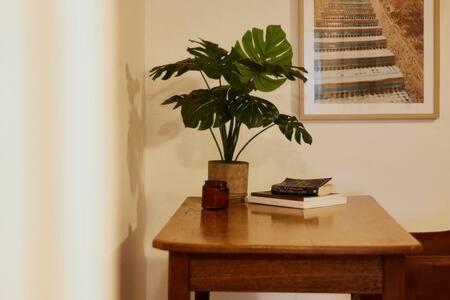 Holiday home Historic Close To Cbd 3brm With Views *