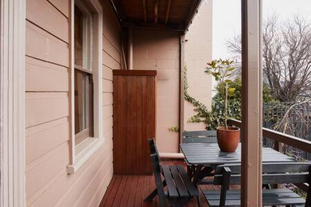 Historic Close To Cbd 3brm With Views