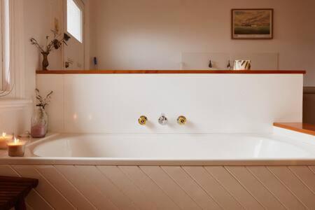 Holiday home Historic Close To Cbd 3brm With Views