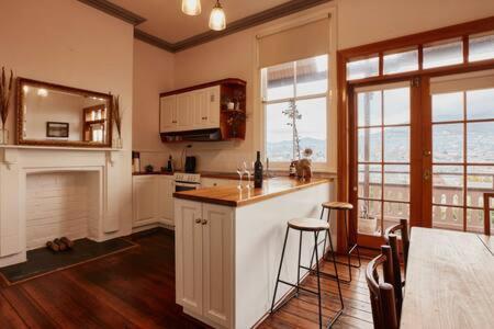 Holiday home Historic Close To Cbd 3brm With Views