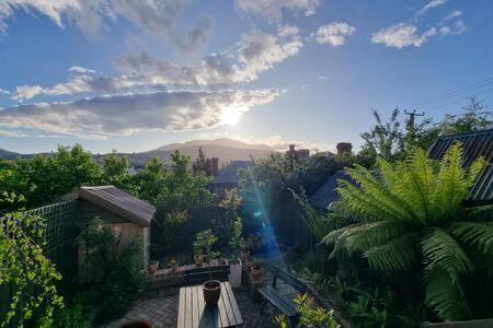 Historic Close To Cbd 3brm With Views Holiday home Hobart