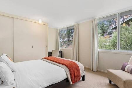 Hidden Bay Retreat-5 Bed- 15min To Holiday home *
