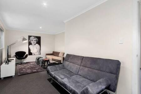 Hidden Bay Retreat-5 Bed- 15min To Holiday home Hobart