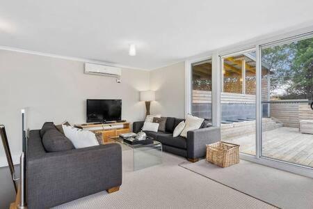 Hidden Bay Retreat-5 Bed- 15min To * Hobart