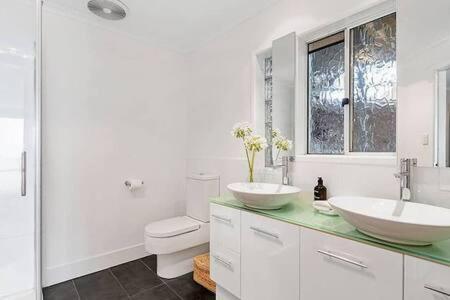 Hidden Bay Retreat-5 Bed- 15min To Holiday home Hobart