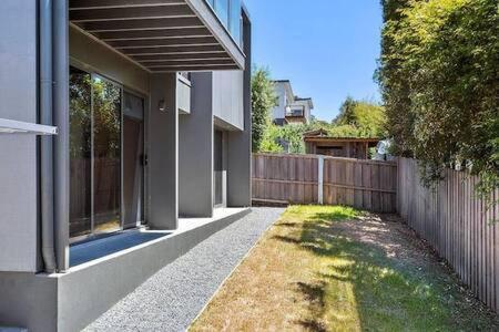New Architect Designed Coastal Retreat-water Views * Hobart