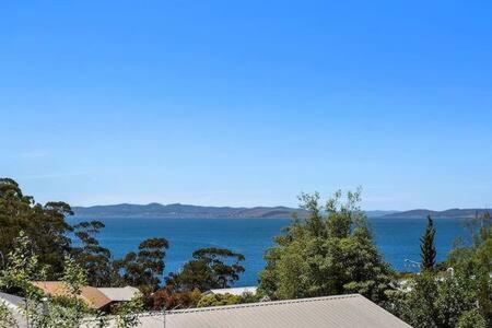 New Architect Designed Coastal Retreat-water Views Hobart