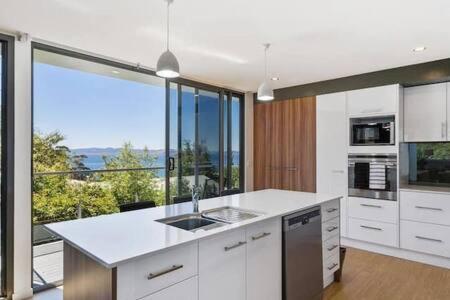 New Architect Designed Coastal Retreat-water Views Hobart