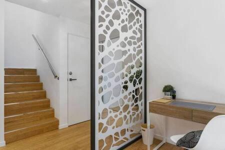 New Architect Designed Coastal Retreat-water Views Holiday home *
