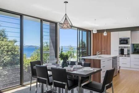 New Architect Designed Coastal Retreat-water Views * Hobart