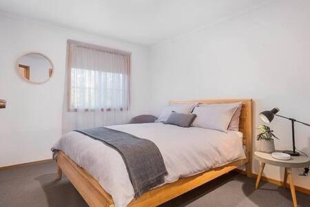 Cosy Renovated 2 Bed In Superb Location * Hobart