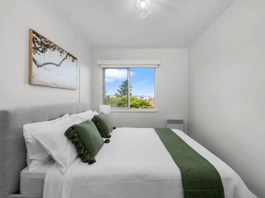 Apartment Sandy Bay With River View, Near Utas - Stroll To Cafes And Shops Hobart