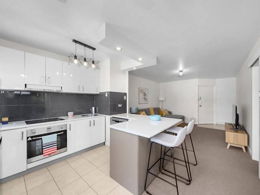 Sandy Bay With River View, Near Utas - Stroll To Cafes And Shops * Hobart