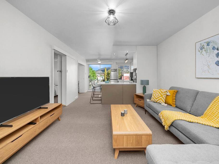 Sandy Bay With River View, Near Utas - Stroll To Cafes And Shops * Hobart