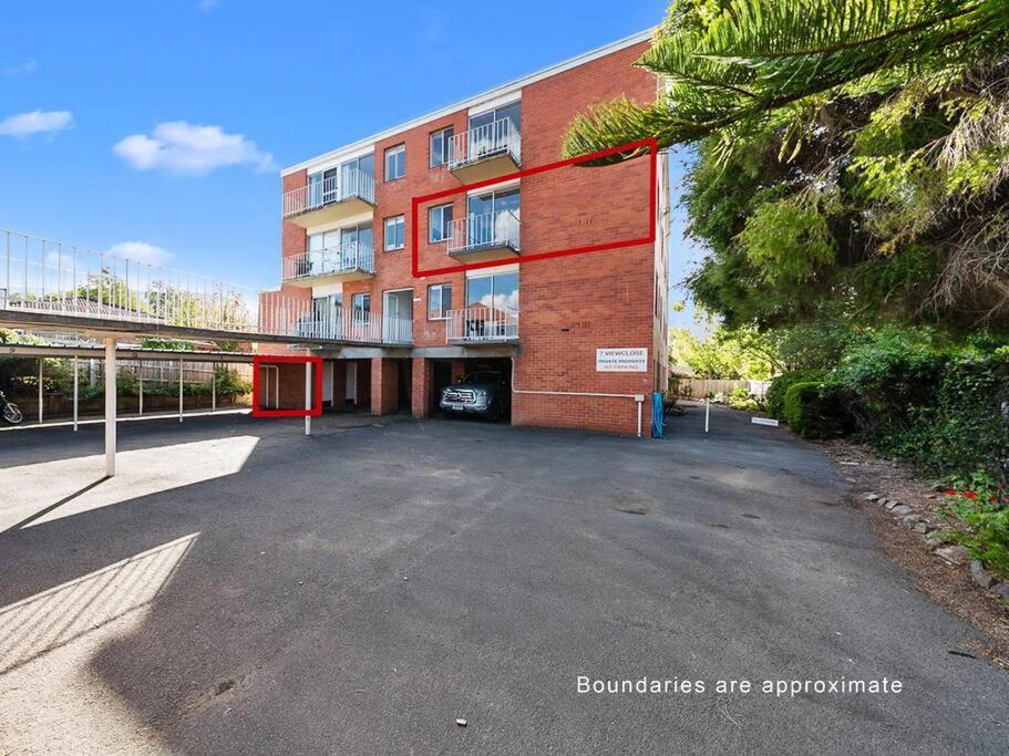 Sandy Bay With River View, Near Utas - Stroll To Cafes And Shops Apartment
