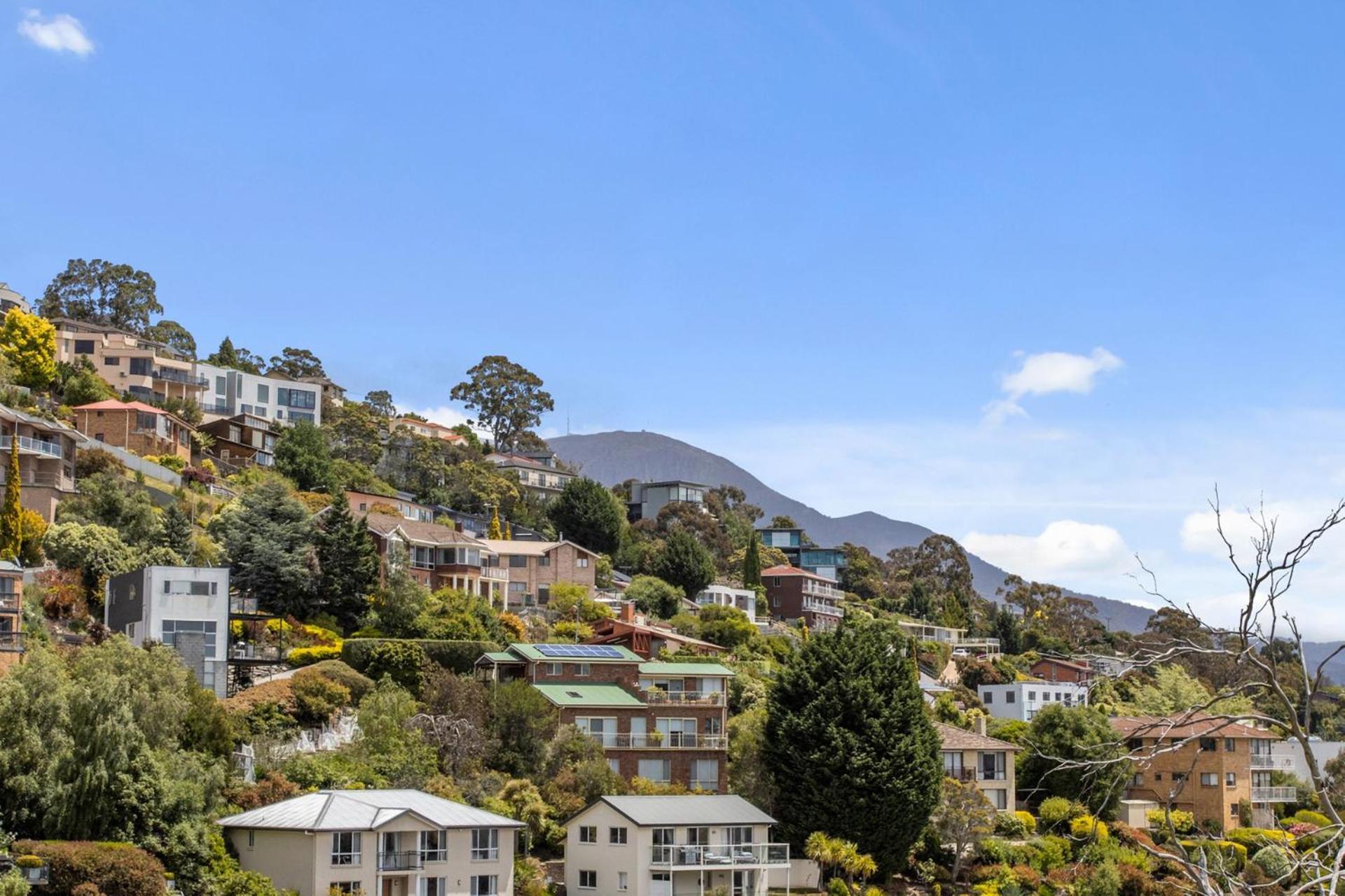 The View 2 Bed Unit With Stunning Outlook *