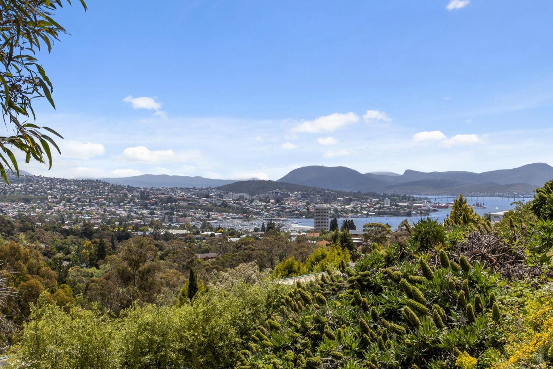 The View 2 Bed Unit With Stunning Outlook *