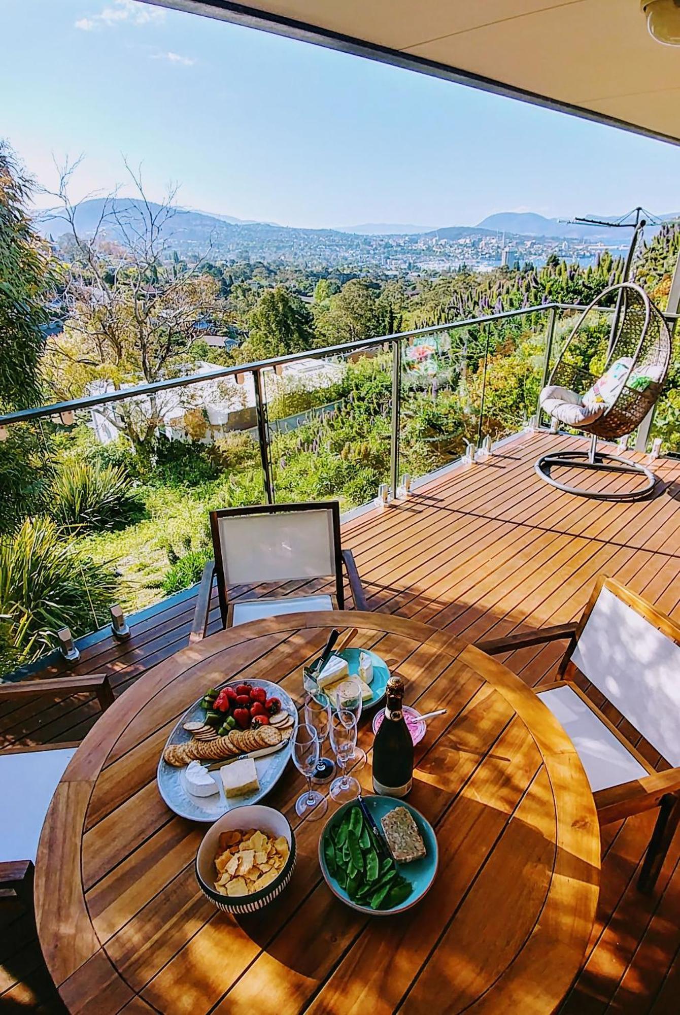 The View 2 Bed Unit With Stunning Outlook * Hobart