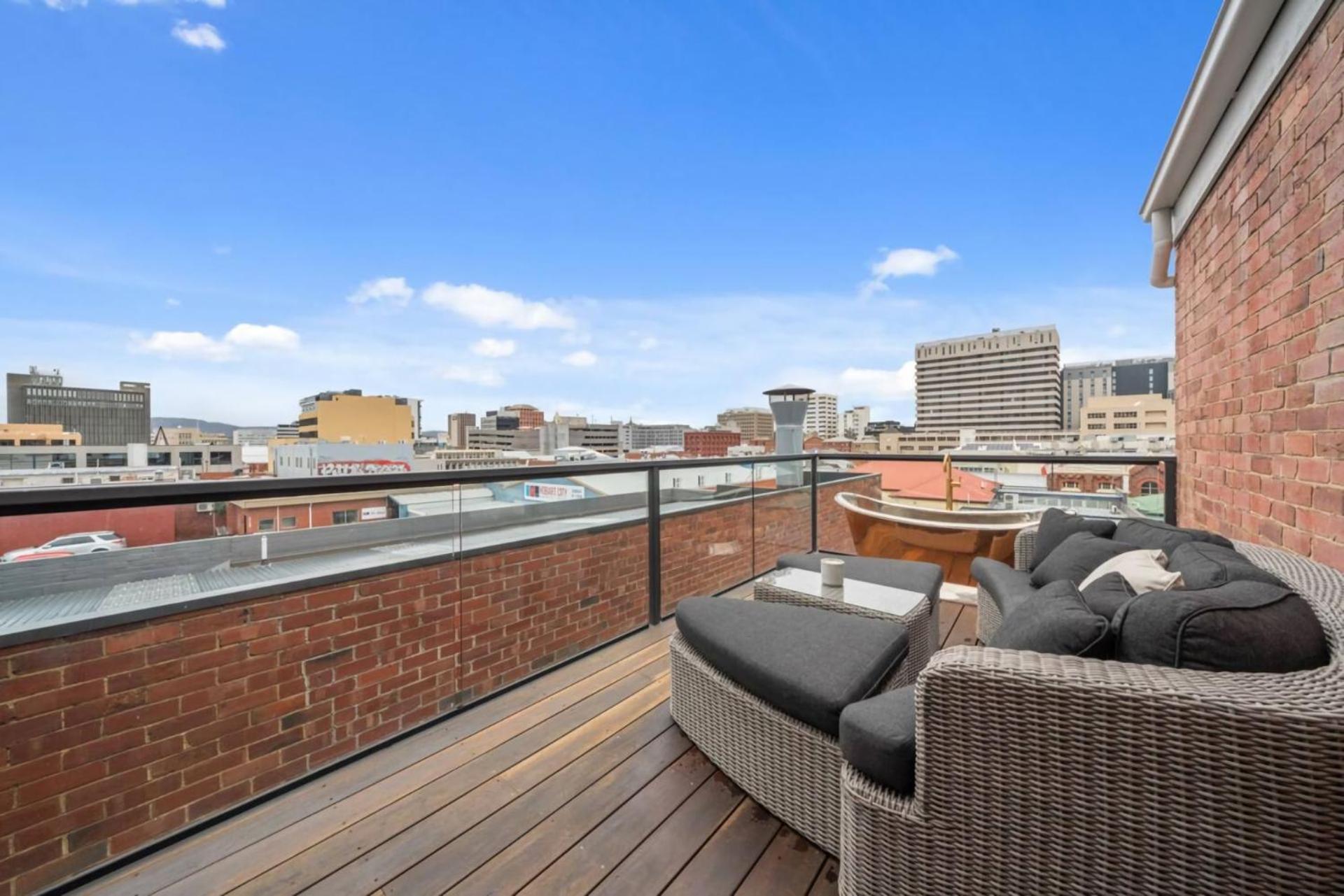 Celestial Free Parking Apartment