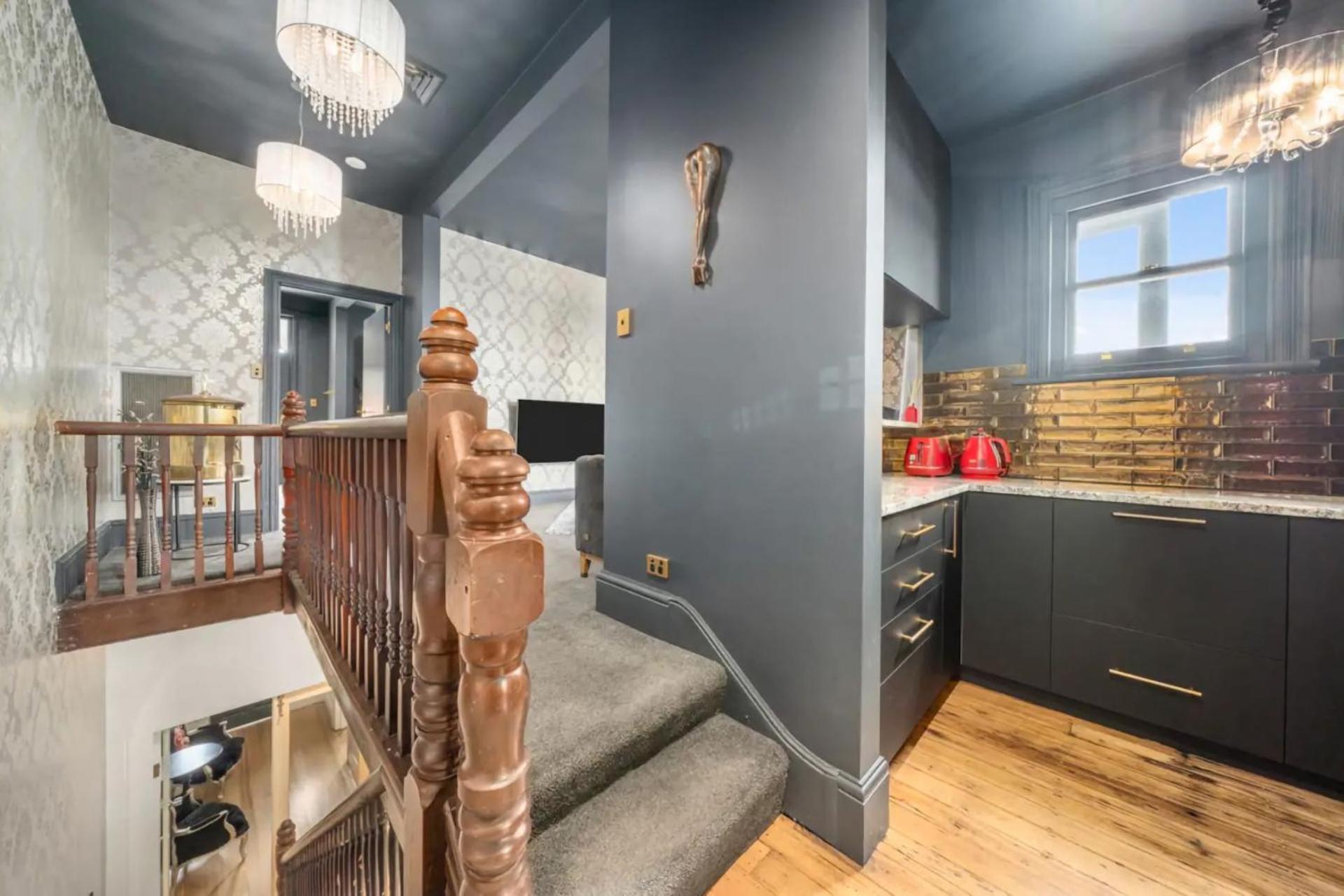 Celestial Free Parking Apartment