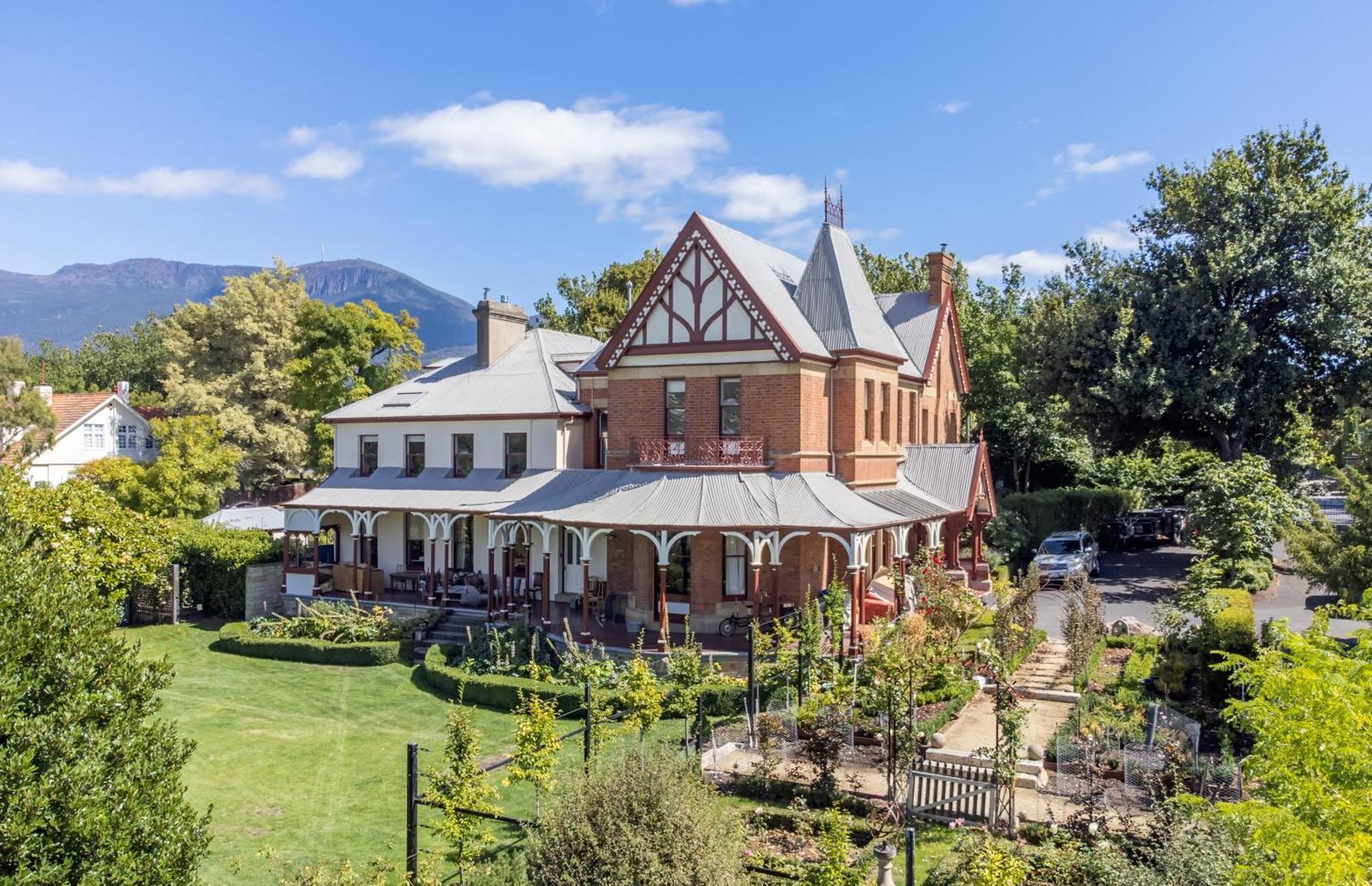 Old Bishop's Quarters Heritage, Modern & Unique 4*
