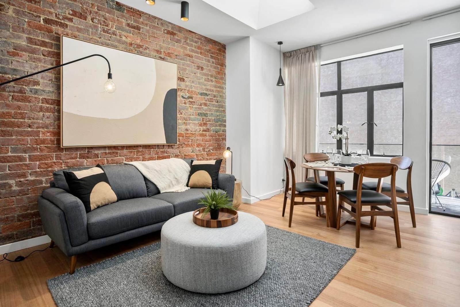 Apartment Sanctuary At Saddlers - Where Rustic Meets Refined *