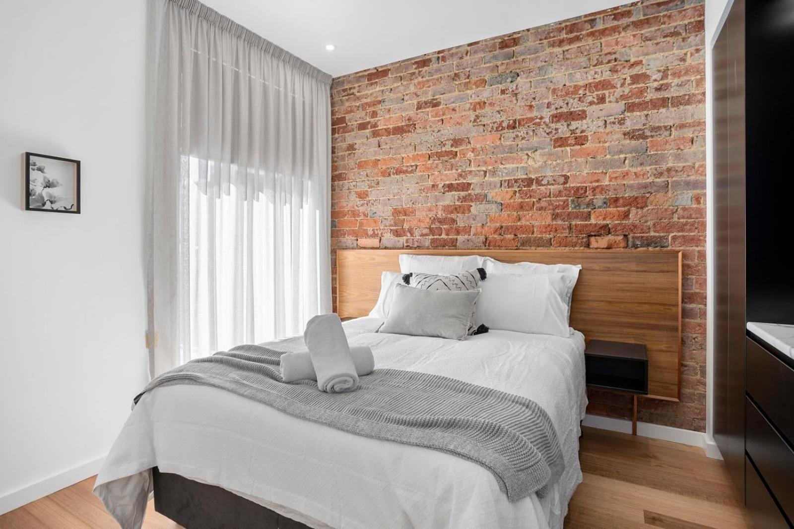 Apartment Sanctuary At Saddlers - Where Rustic Meets Refined *