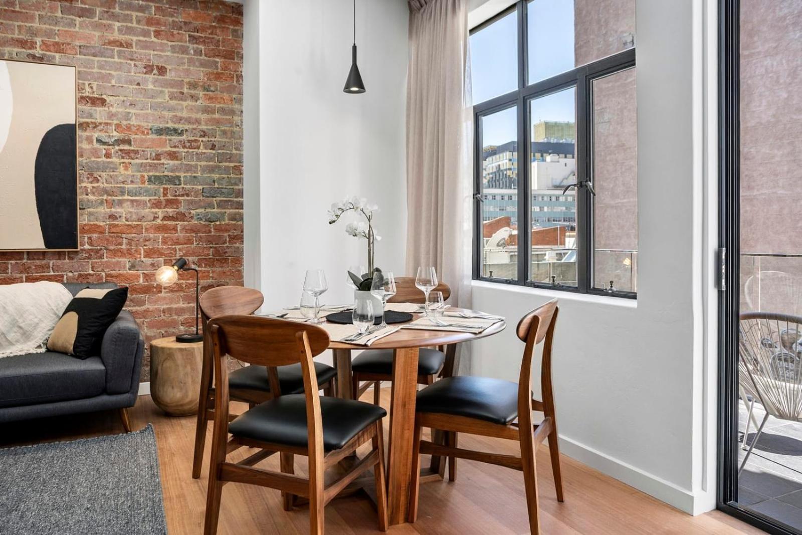 Apartment Sanctuary At Saddlers - Where Rustic Meets Refined