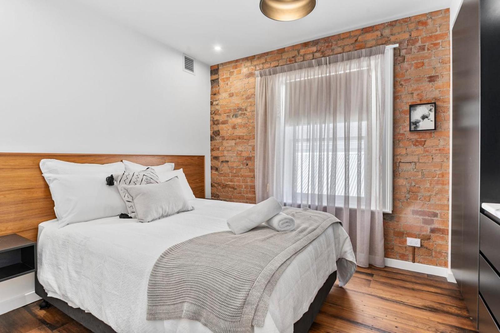 Explore The Quaint Cafe Locale From Saddlers House Apartment Hobart